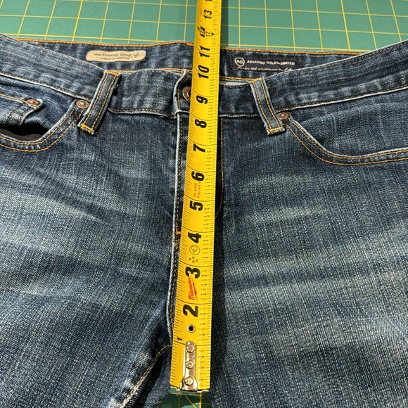 The Tomboy Crop - relaxed straight crop - by AG - Picture 9 of 14